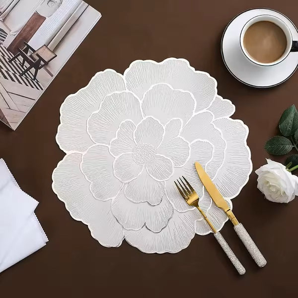 Chic Flower Design Under Plate